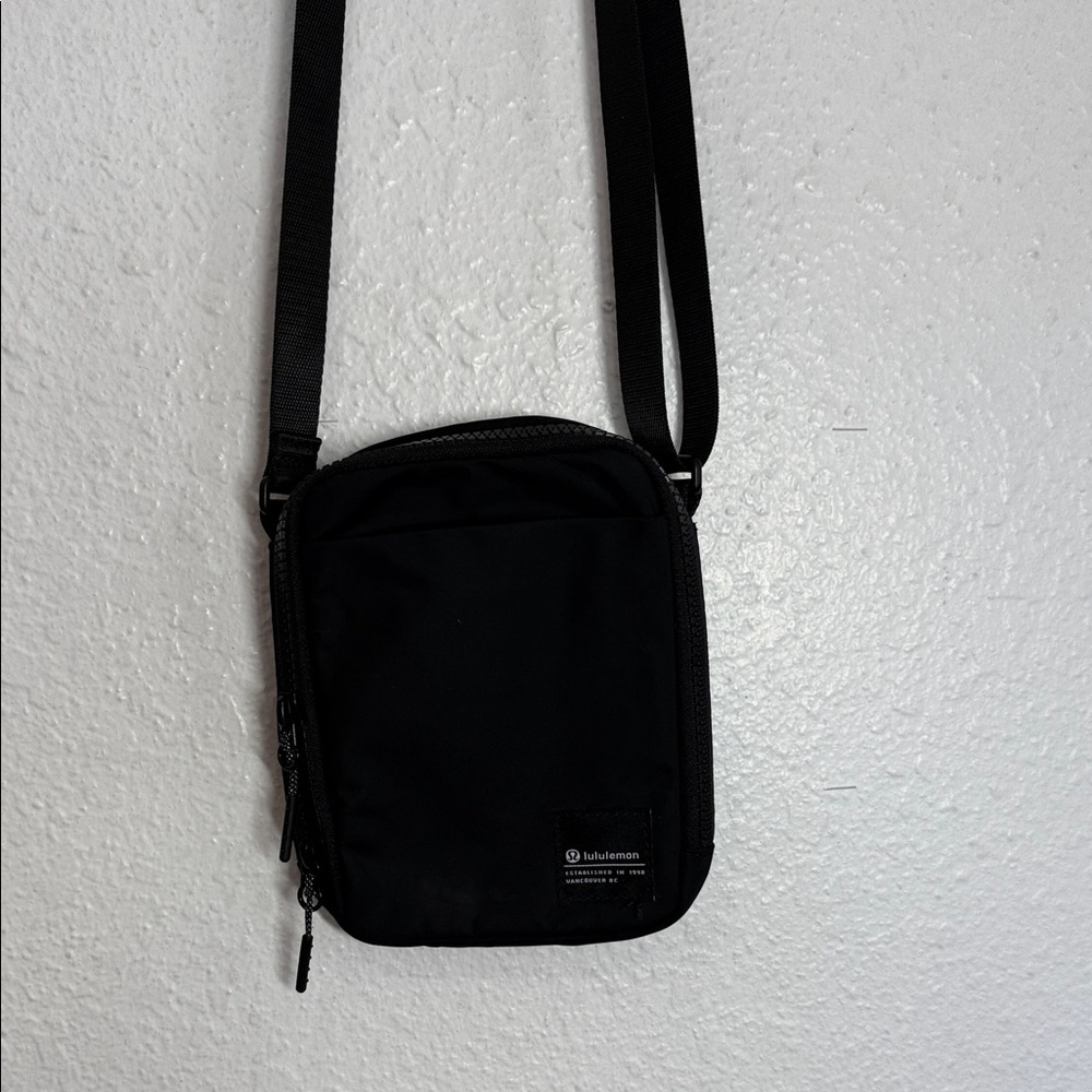 Lululemon easy access crossbody bag